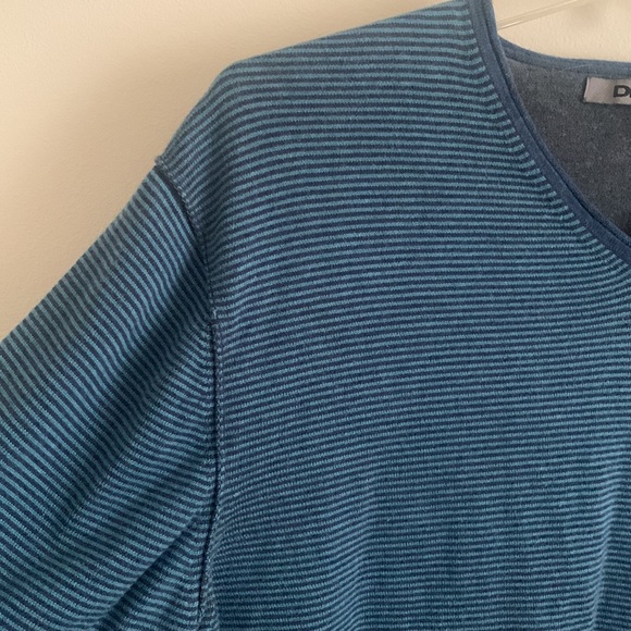 DKNY soft and lightweight knit tap long sleeve pullover size XL v-neck - Picture 5 of 8